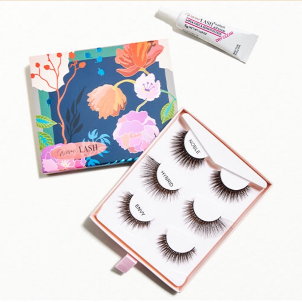 Winsome lash set. Includes three pair of 3D lashes and latex free eyelash glue.